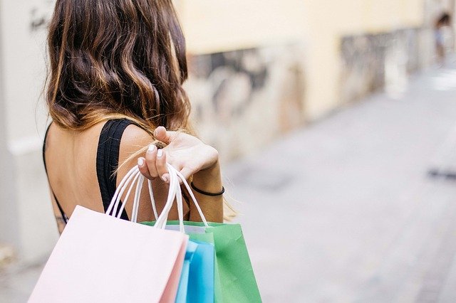 Quels sont les accessoires de mode à prioriser pendant le shopping ?